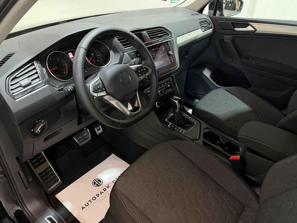 Volkswagen Tiguan 2023 г. Чёрный, пробег 57600 км