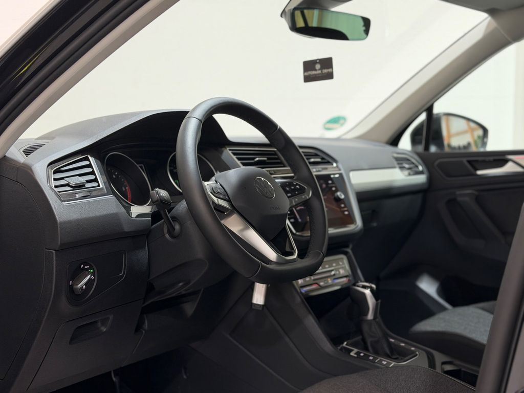Volkswagen Tiguan 2023 г. Чёрный, пробег 57600 км