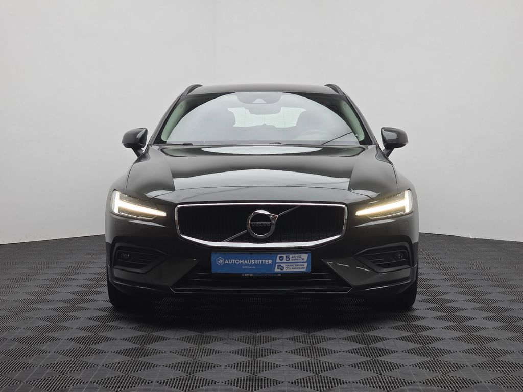 Volvo V60 2022 г. Серый, пробег 46000 км