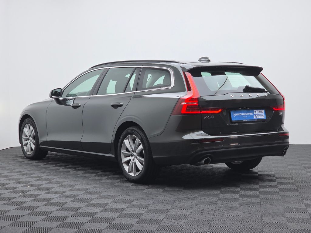 Volvo V60 2022 г. Серый, пробег 46000 км