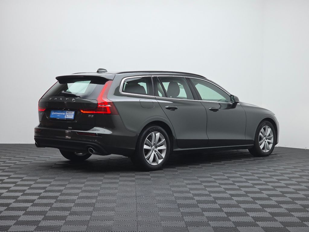 Volvo V60 2022 г. Серый, пробег 46000 км