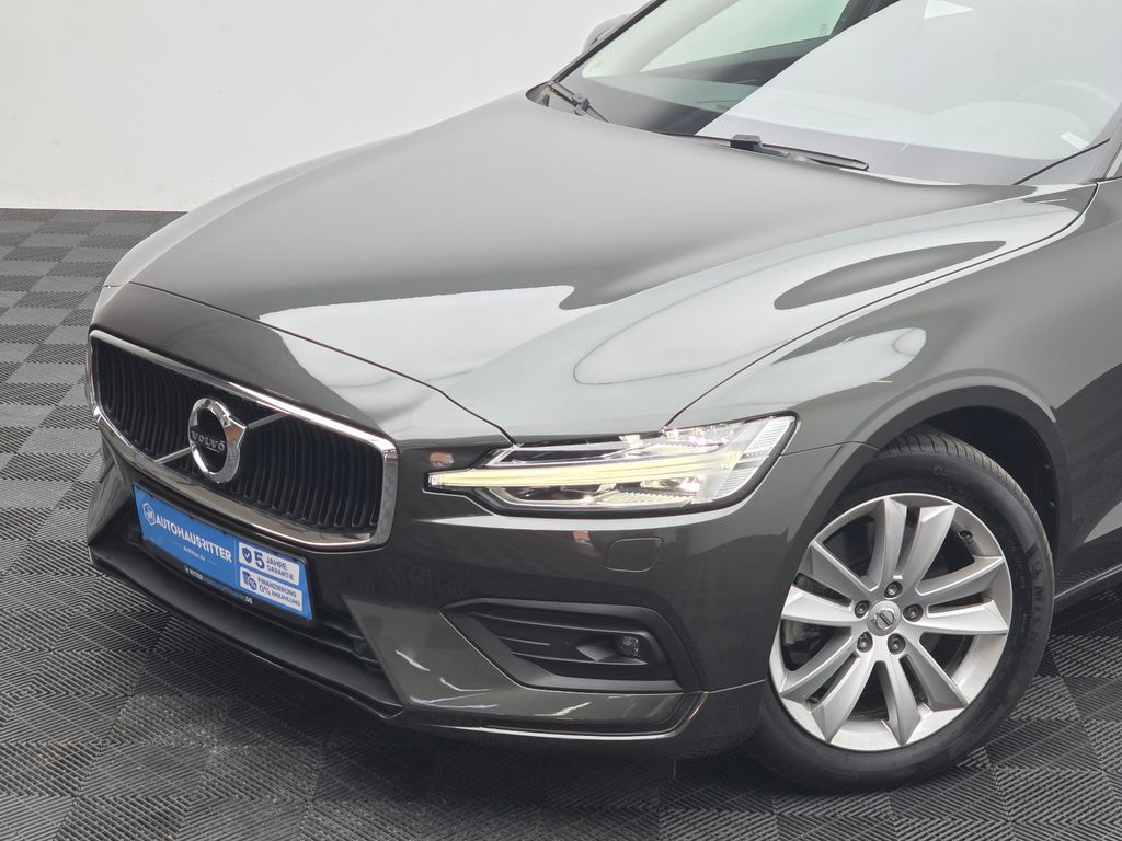 Volvo V60 2022 г. Серый, пробег 46000 км