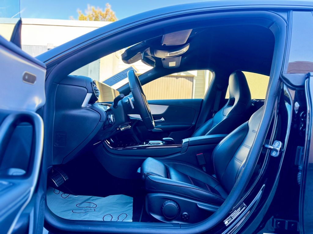 Mercedes-Benz CLA 220 2023 г. Чёрный, пробег 54696 км