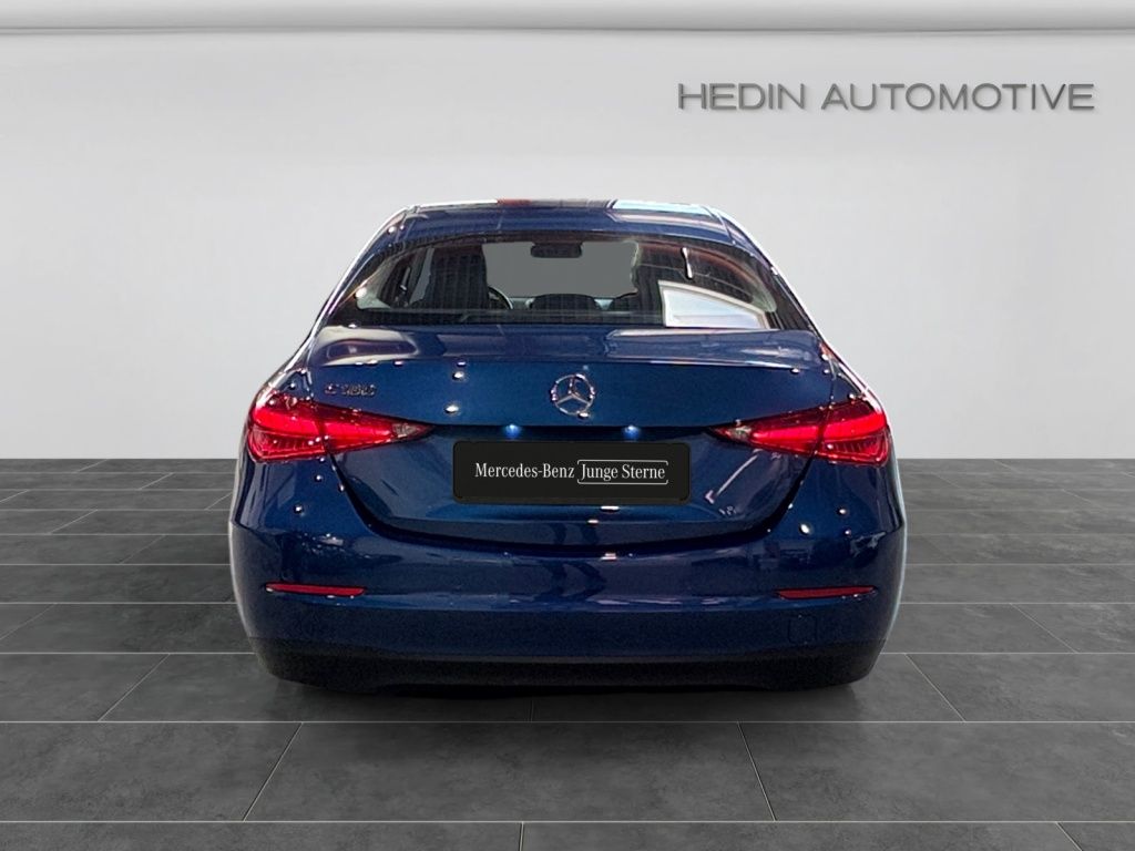 Mercedes-Benz C 180 2022 г. Синий, пробег 27290 км