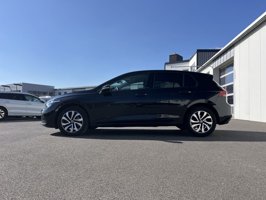 Volkswagen Golf 2023 г. Чёрный, пробег 29987 км