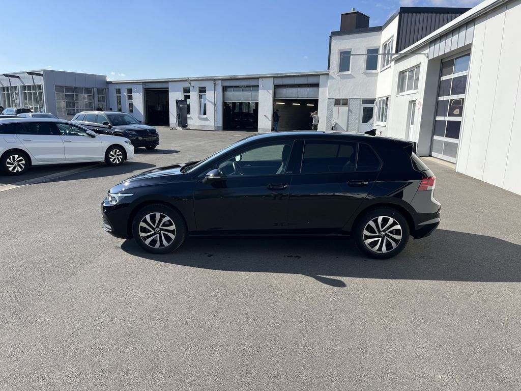 Volkswagen Golf 2023 г. Чёрный, пробег 29987 км