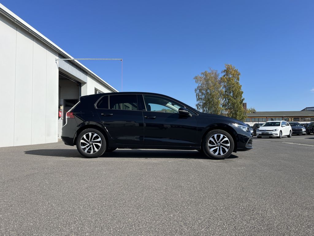 Volkswagen Golf 2023 г. Чёрный, пробег 29987 км