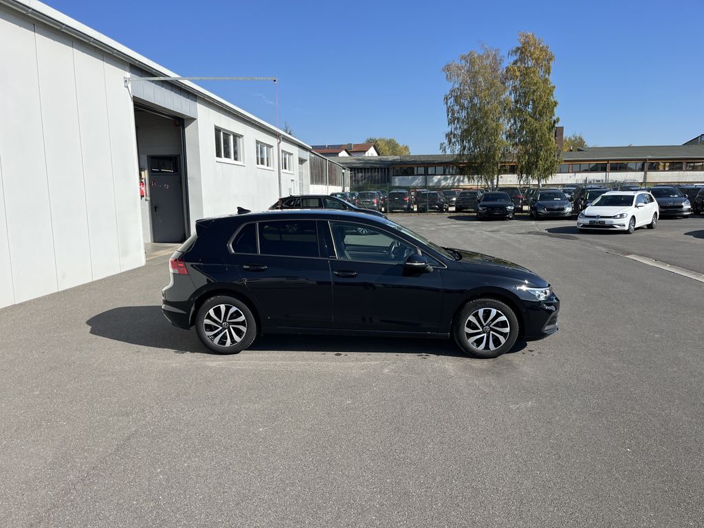 Volkswagen Golf 2023 г. Чёрный, пробег 29987 км