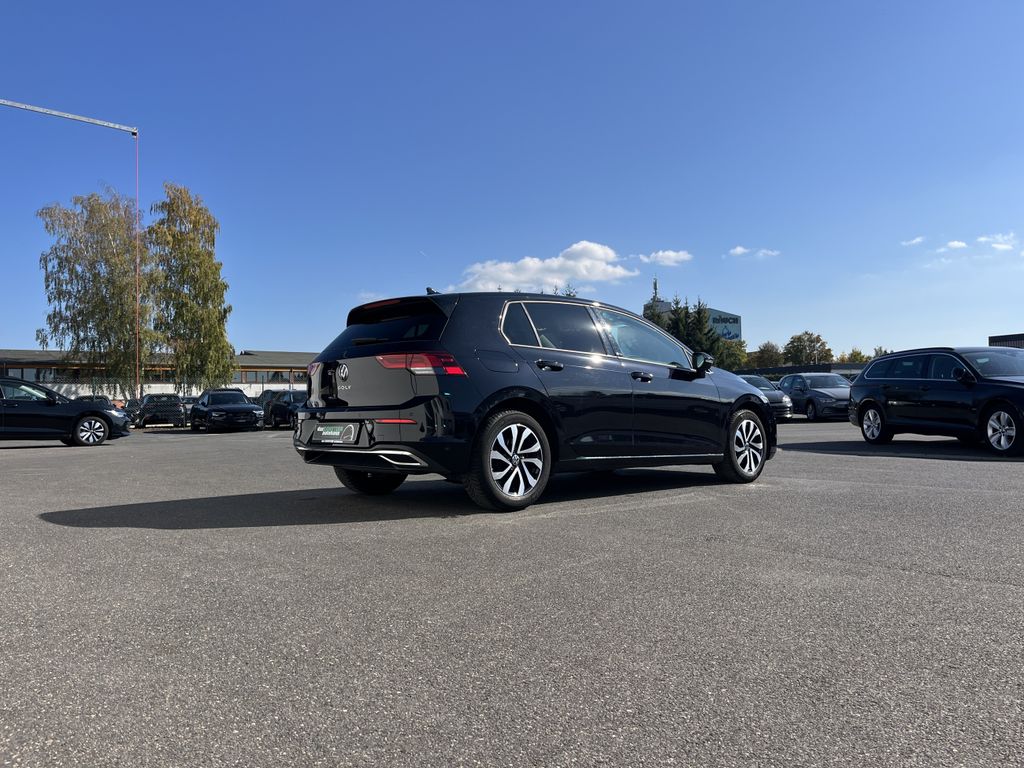 Volkswagen Golf 2023 г. Чёрный, пробег 29987 км