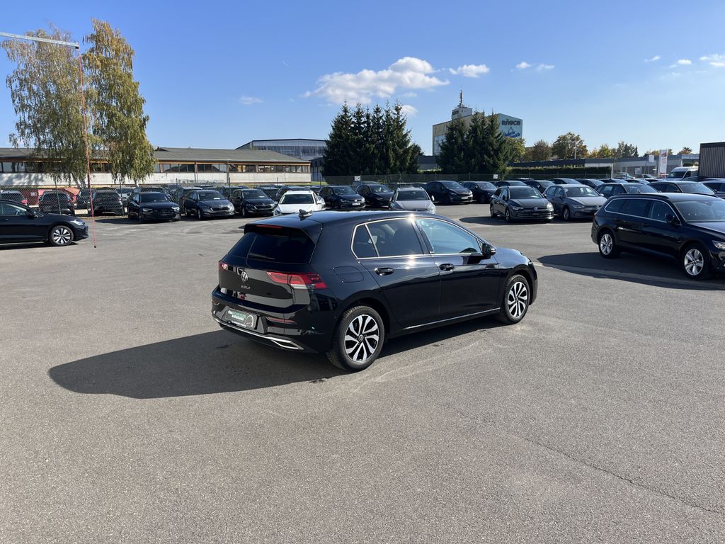 Volkswagen Golf 2023 г. Чёрный, пробег 29987 км