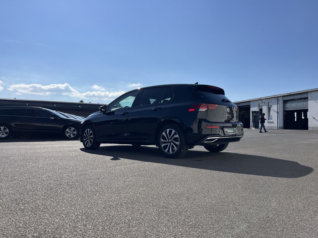 Volkswagen Golf 2023 г. Чёрный, пробег 29987 км