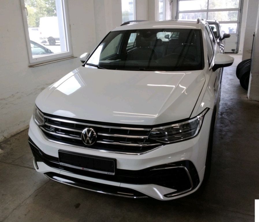 Volkswagen Tiguan 2024 г. Белый, пробег 17920 км