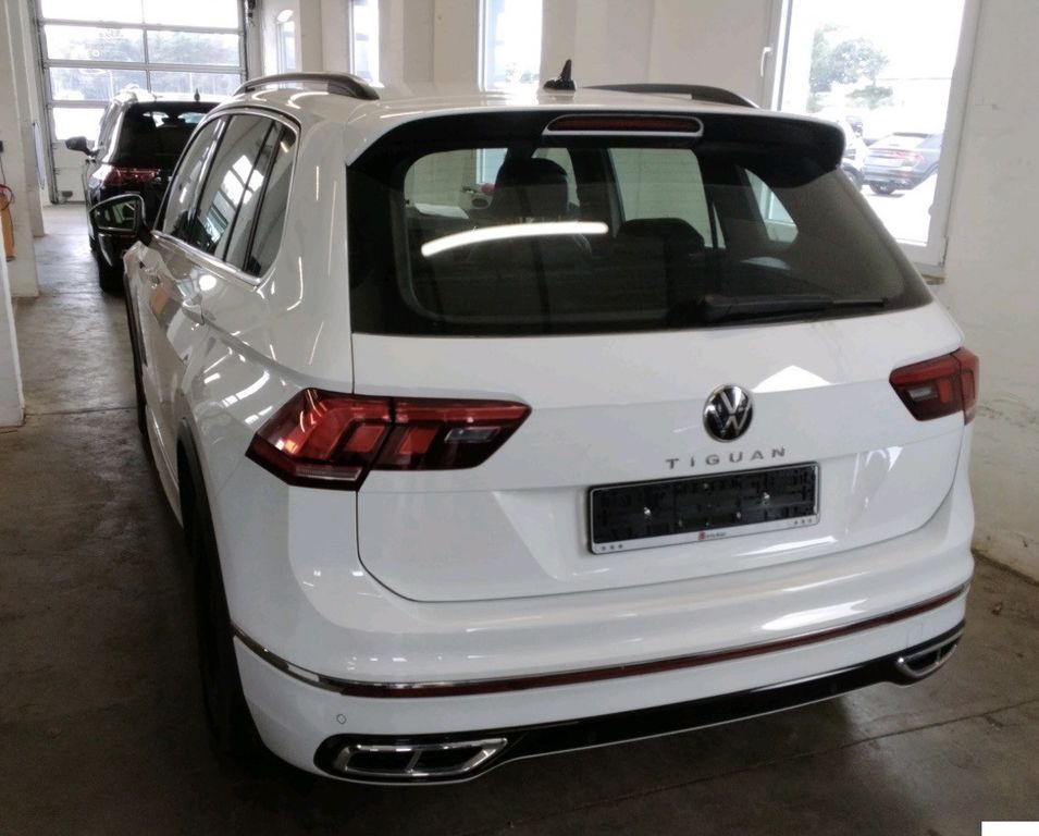 Volkswagen Tiguan 2024 г. Белый, пробег 17920 км