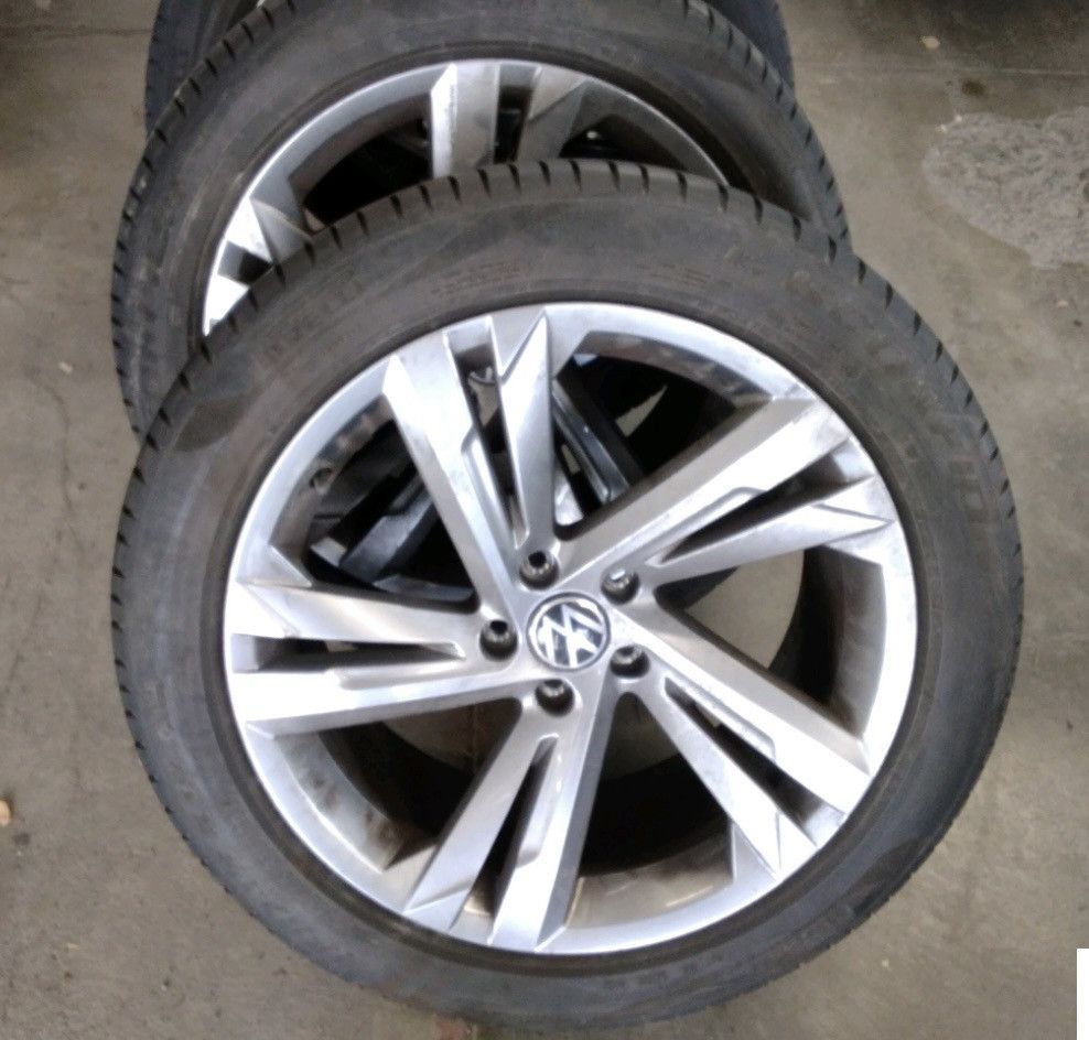 Volkswagen Tiguan 2024 г. Белый, пробег 17920 км