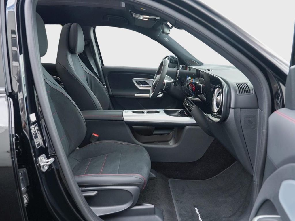 Mercedes-Benz GLB 200 2026 г. Чёрный, пробег 15000 км