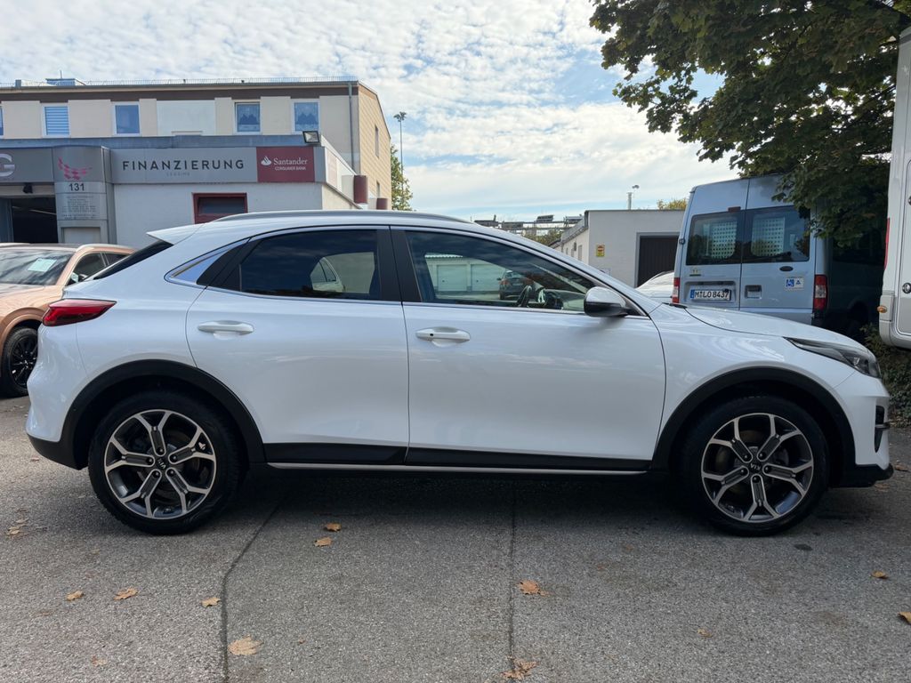 Kia XCeed 2021 г. Белый, пробег 26107 км