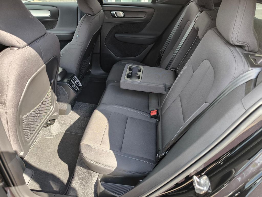 Volvo XC40 2021 г. Чёрный, пробег 57847 км