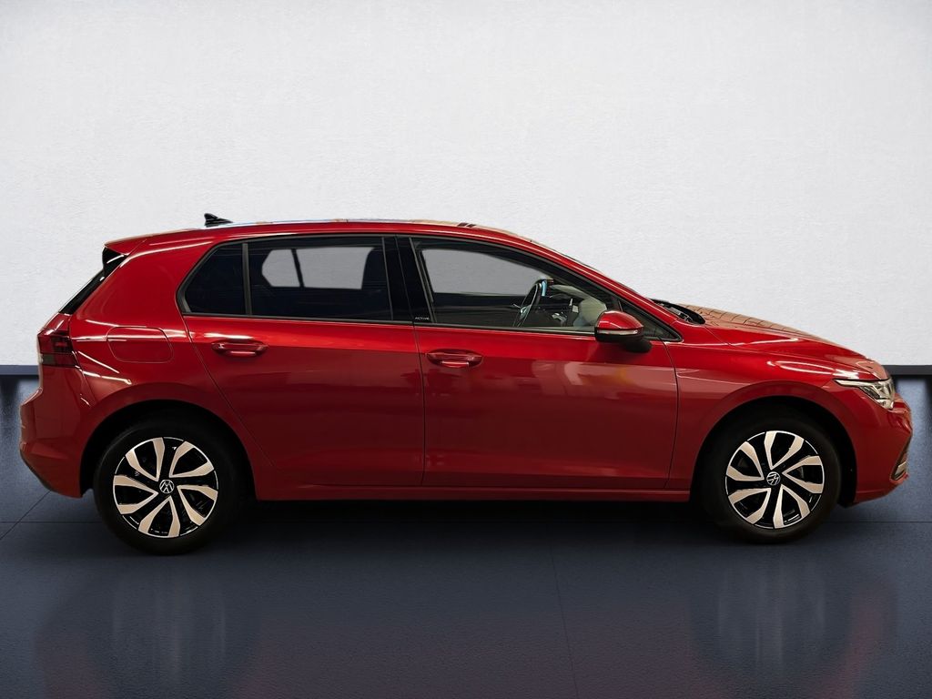 Volkswagen Golf 2021 г. Красный, пробег 57901 км