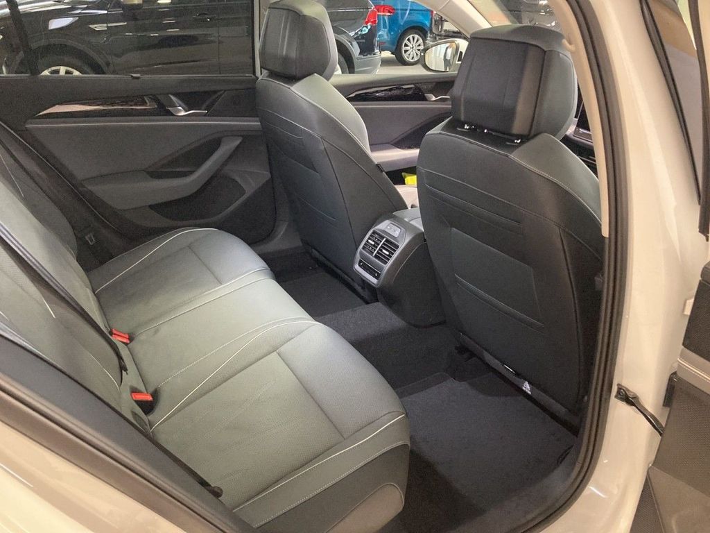 Volkswagen PASSAT VARIANT 2024 г. Белый, пробег 23527 км