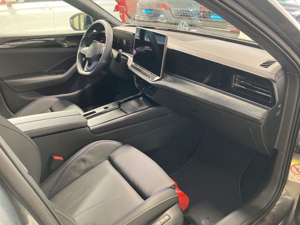 Volkswagen PASSAT VARIANT 2025 г. Серый, пробег 27785 км