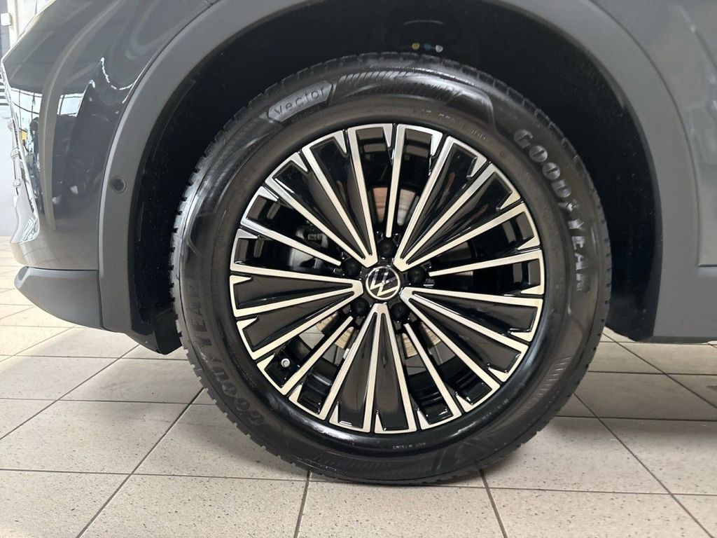 Volkswagen Tiguan 2026 г. Серый, пробег 1500 км