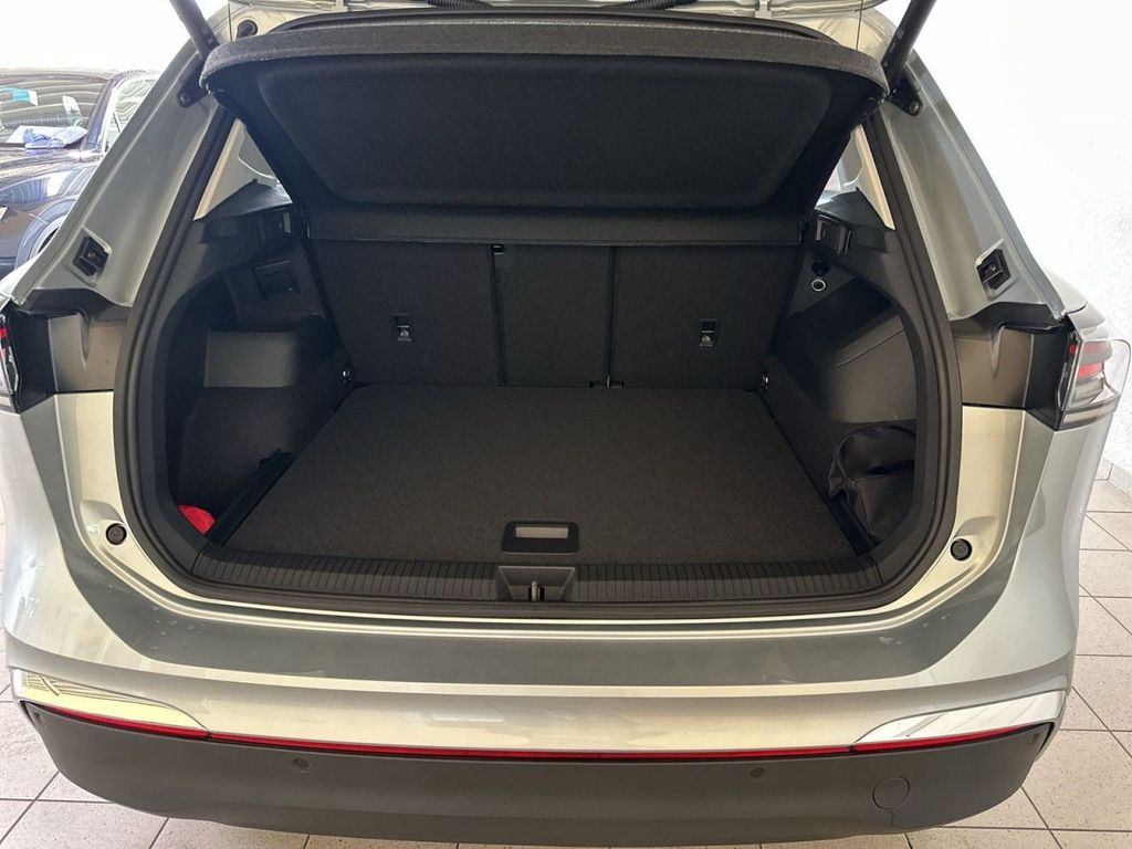 Volkswagen Tiguan 2026 г. Серебристый, пробег 1500 км