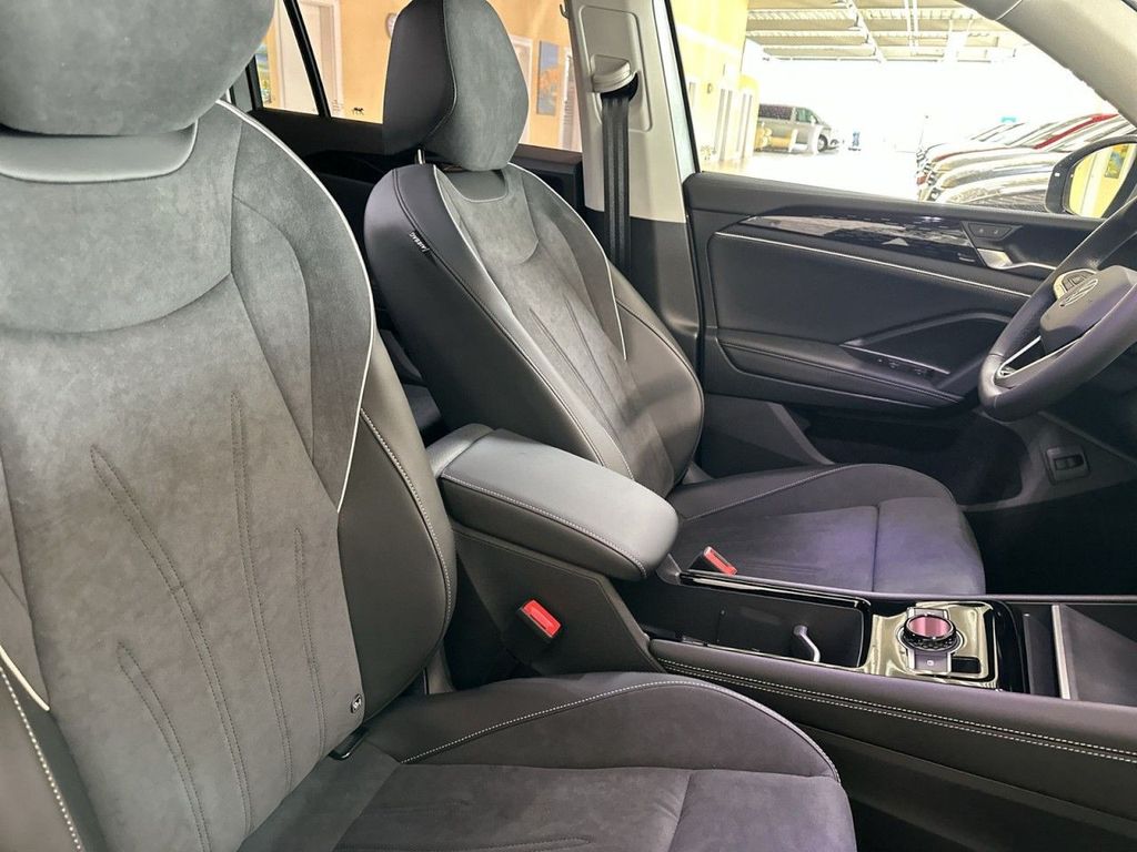 Volkswagen Tiguan 2026 г. Серебристый, пробег 1500 км