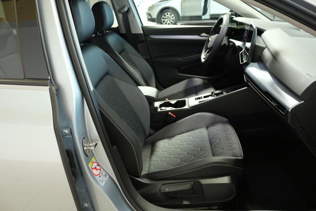 Volkswagen Golf 2026 г. Серебристый, пробег 6000 км
