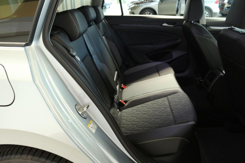 Volkswagen Golf 2026 г. Серебристый, пробег 6000 км