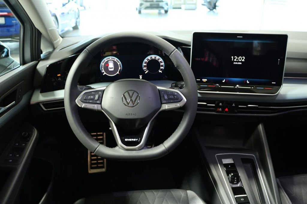 Volkswagen Golf 2026 г. Серебристый, пробег 6000 км