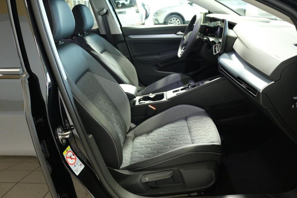 Volkswagen Golf 2026 г. Чёрный, пробег 6000 км