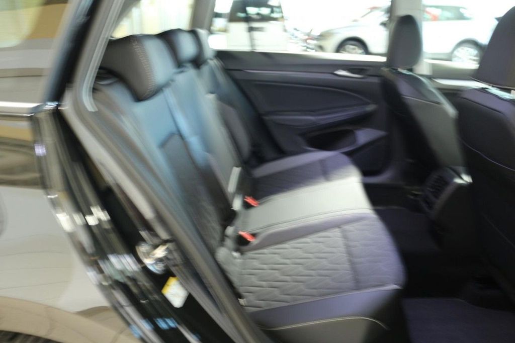 Volkswagen Golf 2026 г. Чёрный, пробег 6000 км