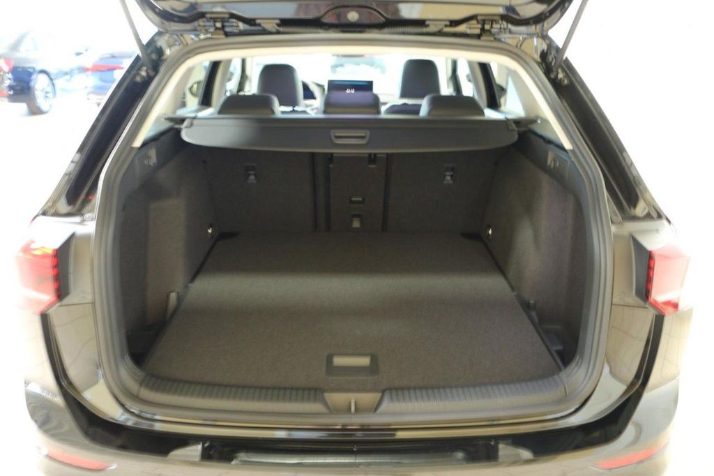 Volkswagen Golf 2026 г. Чёрный, пробег 6000 км