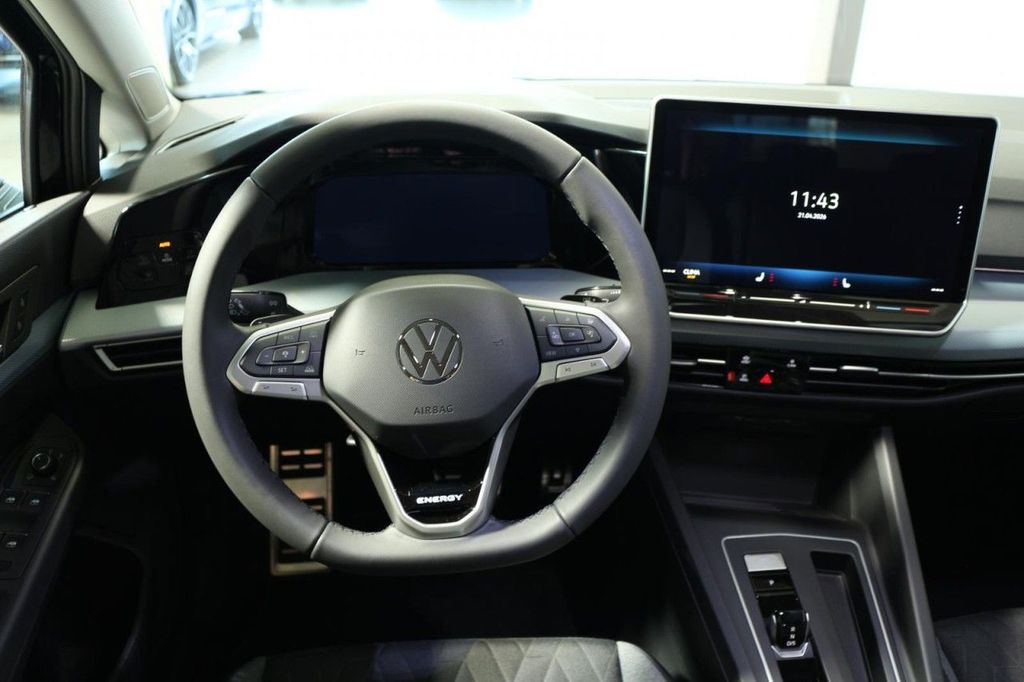 Volkswagen Golf 2026 г. Чёрный, пробег 6000 км