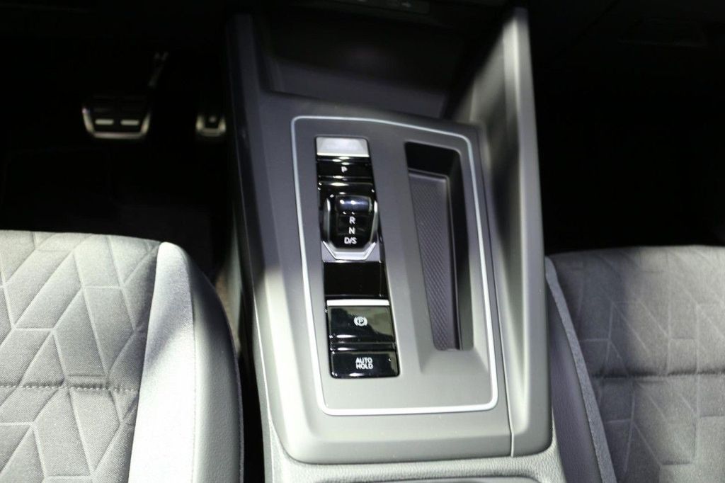 Volkswagen Golf 2026 г. Чёрный, пробег 6000 км