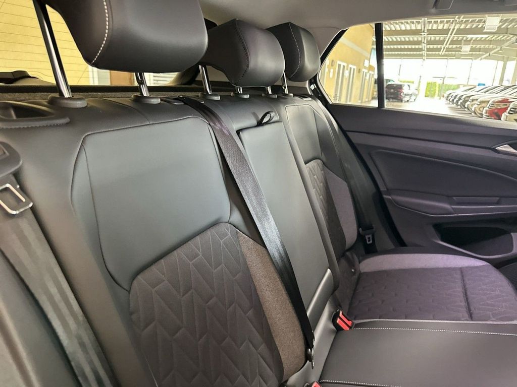 Volkswagen Golf 2026 г. Чёрный, пробег 1500 км