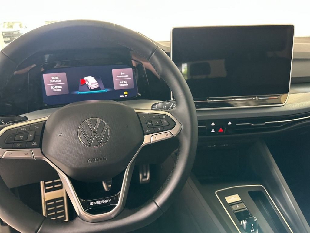 Volkswagen Golf 2026 г. Чёрный, пробег 1500 км