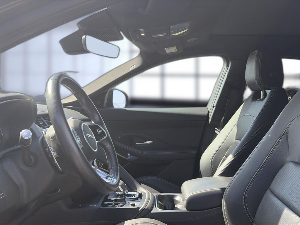 Jaguar E-Pace 2023 г. Чёрный, пробег 56165 км