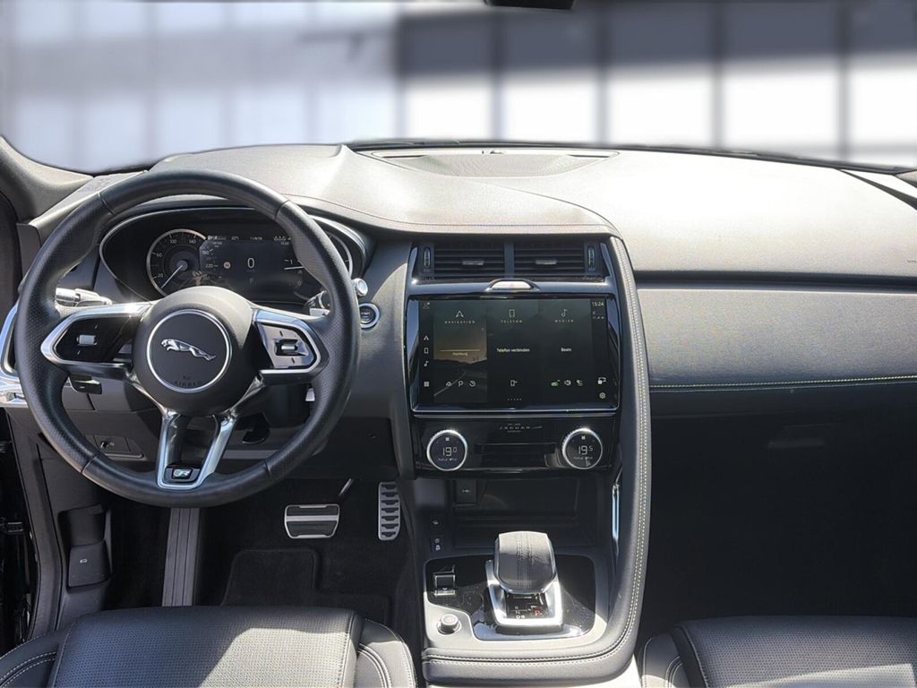 Jaguar E-Pace 2023 г. Чёрный, пробег 56165 км