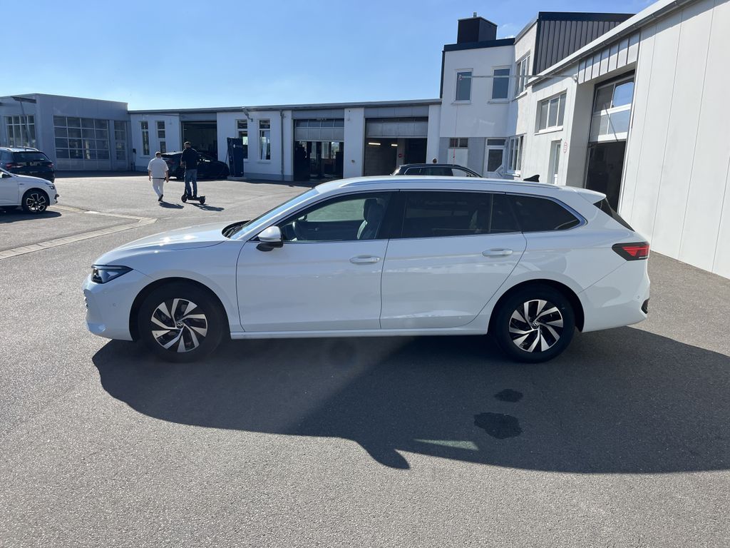 Volkswagen PASSAT VARIANT 2024 г. Белый, пробег 26070 км