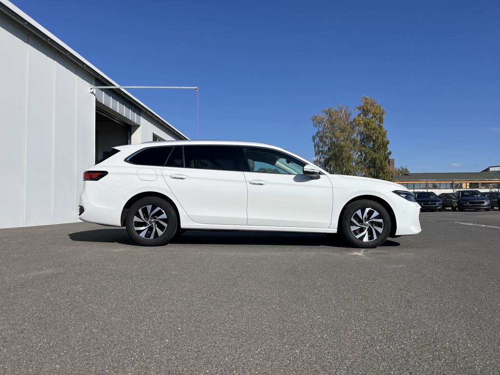 Volkswagen PASSAT VARIANT 2024 г. Белый, пробег 26070 км