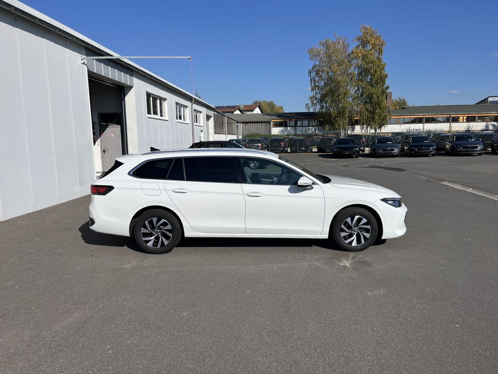 Volkswagen PASSAT VARIANT 2024 г. Белый, пробег 26070 км