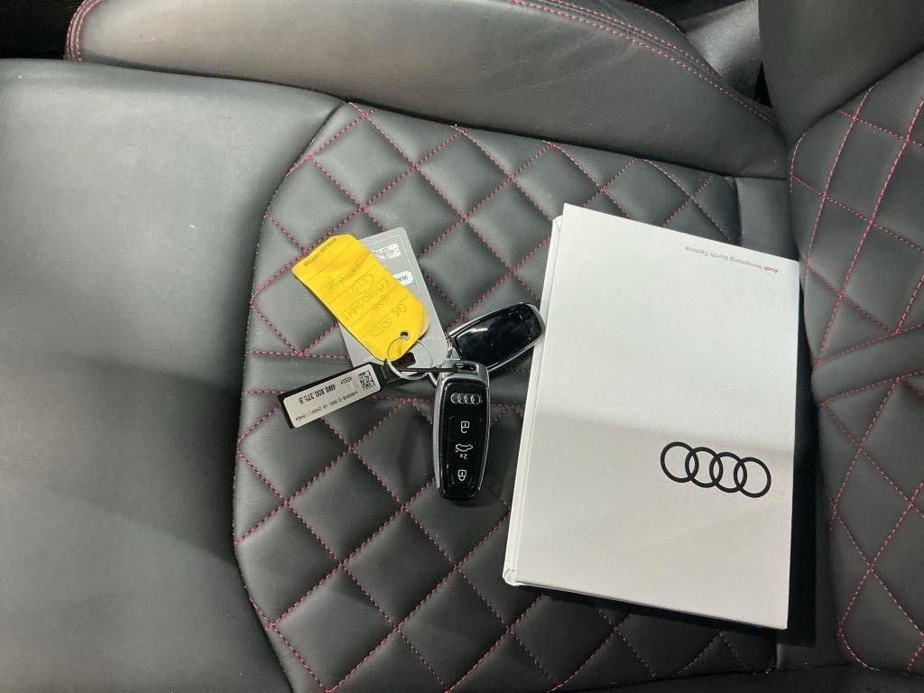 Audi Q8 2024 г. Серый, пробег 23750 км
