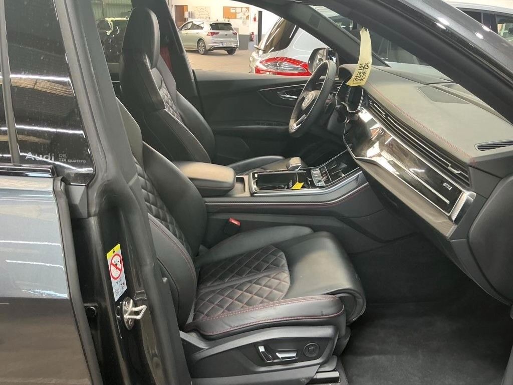 Audi Q8 2024 г. Серый, пробег 23750 км