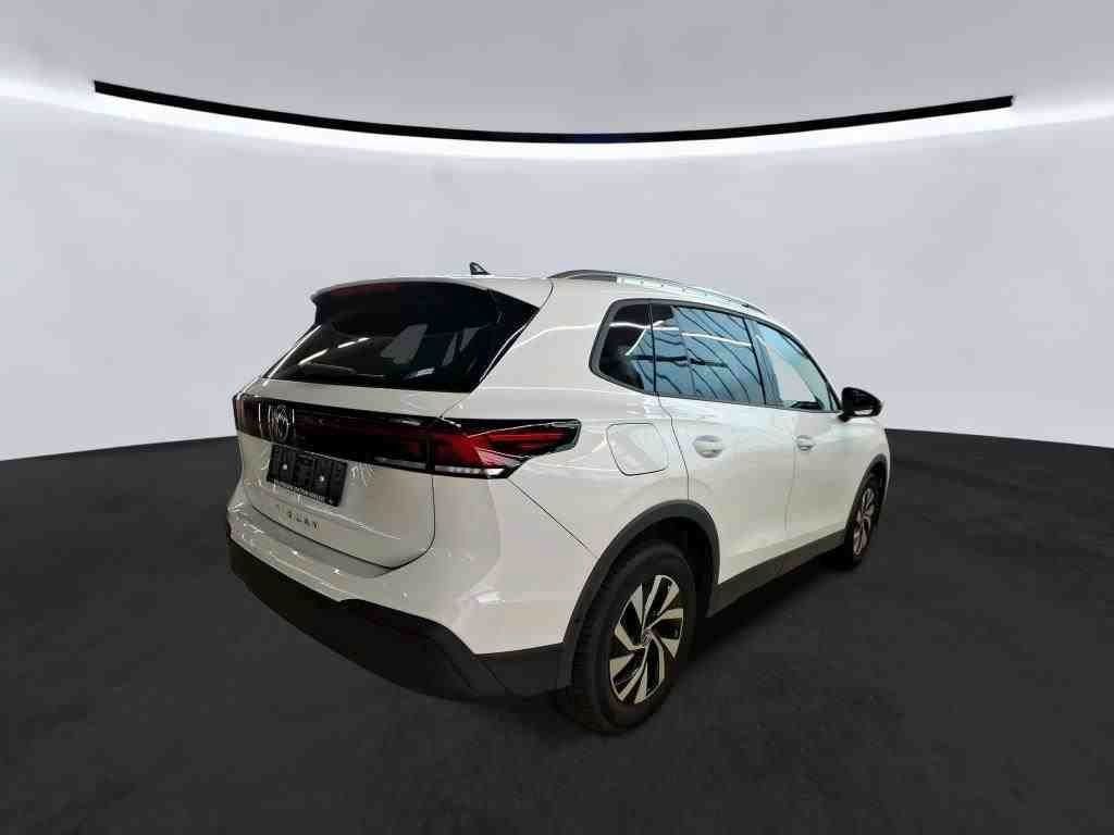 Volkswagen Tiguan 2025 г. Белый, пробег 54406 км