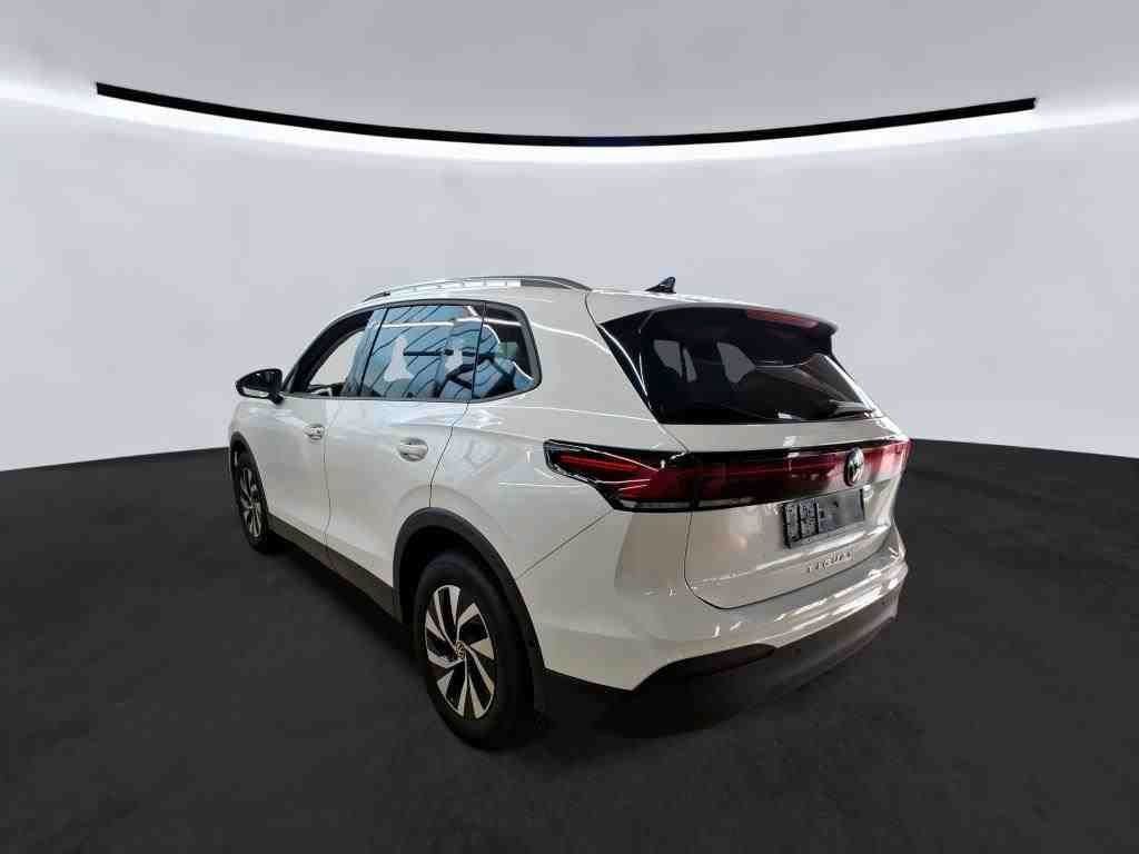 Volkswagen Tiguan 2025 г. Белый, пробег 54406 км
