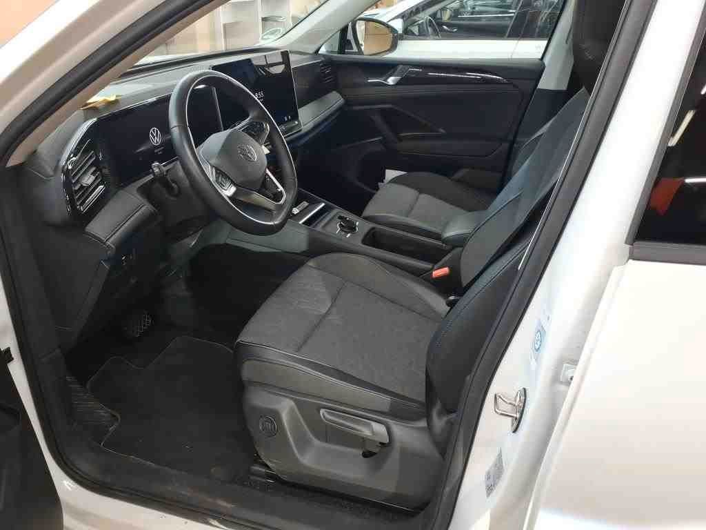Volkswagen Tiguan 2025 г. Белый, пробег 54406 км
