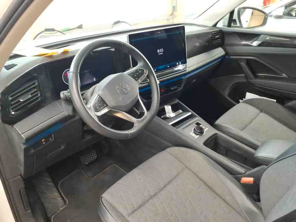 Volkswagen Tiguan 2025 г. Белый, пробег 54406 км