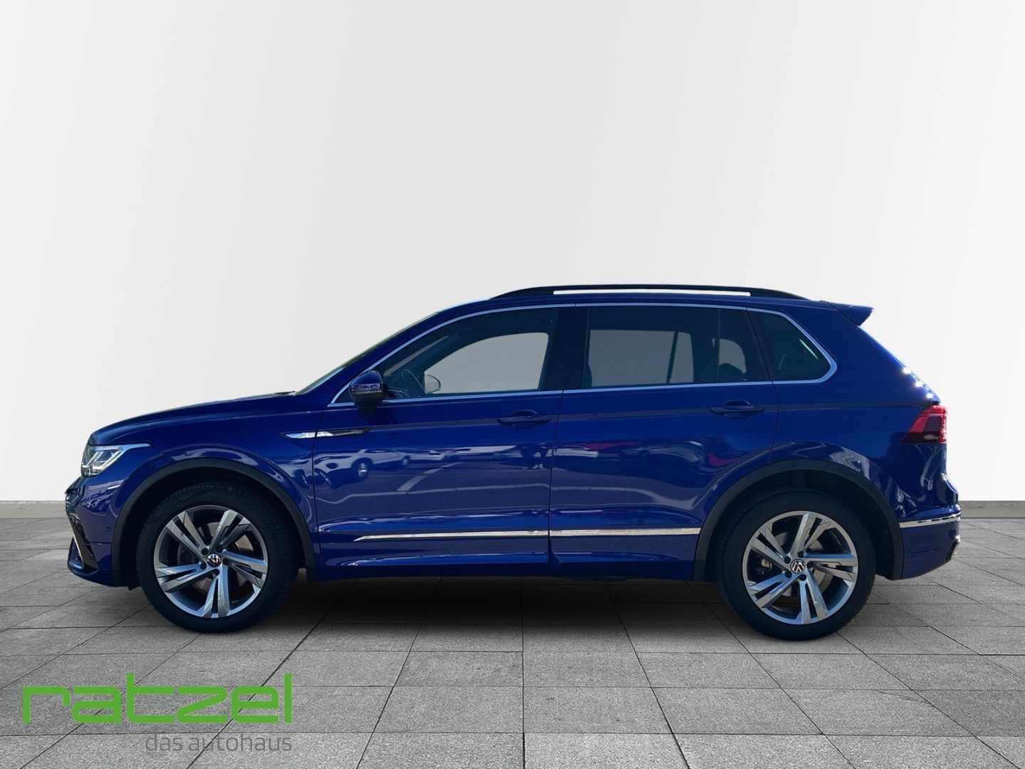Volkswagen Tiguan 2022 г. Синий, пробег 49862 км