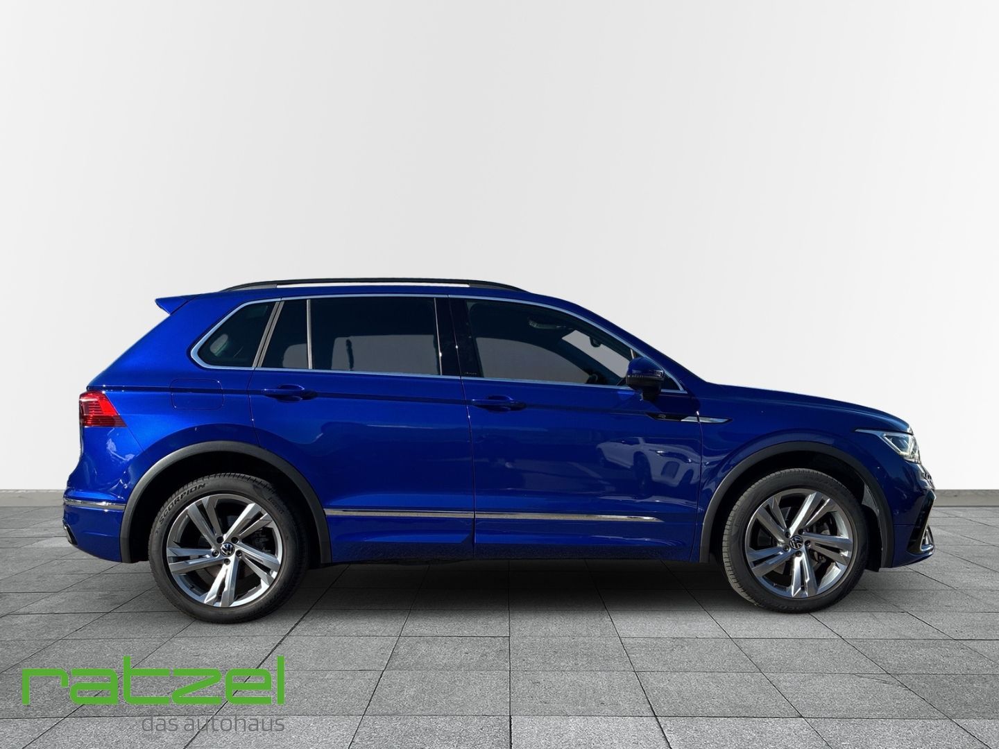 Volkswagen Tiguan 2022 г. Синий, пробег 49862 км